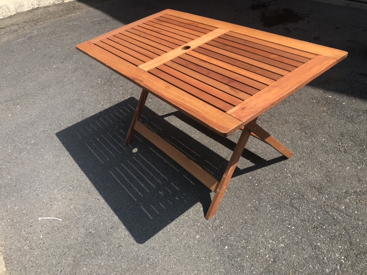 もうすぐ夏本番！木製ガーデンテーブルなら神奈川イベント会社