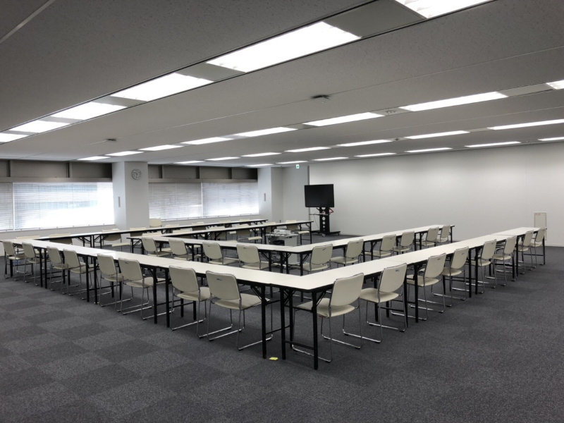 【神奈川】会議用ホワイトテーブルなら、イベント21！